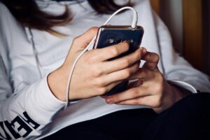 Dependencia emocional en la adolescencia - Cómo ayudar a tu hijo a desarrollar independencia emocional